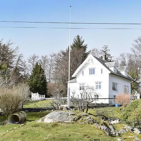 펜션 Awesome In Torangsvag With House Sea View *